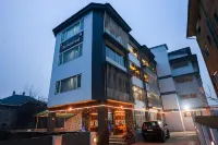 Hotel the Montreal Near by Dal Lake Hotels near Shalimar Bagh Mughal Garden