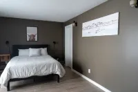 One Bedroom Condo Near Whyte Ave - شقق
