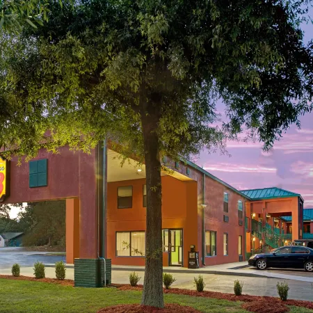 Super 8 by Wyndham Gainesville
