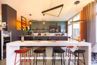 Holiday Inn - the niu, BLADE SOLINGEN by IHG - bar