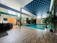 Golden Retreat - Pools