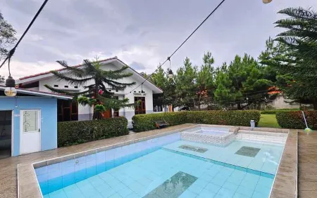 Villa Rasberry Garden Отели рядом с достопримечательностью «Тангкубан»