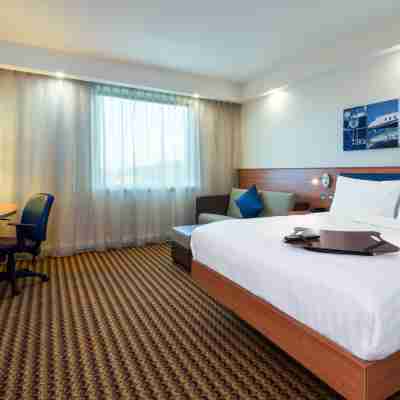 Hampton by Hilton London Luton Airport Rooms