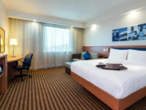 ハンプトン バイ ヒルトン ロンドン ルートン エアポート ルートンのホテル