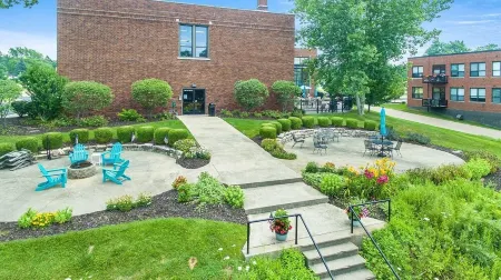 Spacious 1 Bedroom Condo with Indoor Pool, Theatre, Gym, and Close to Beach!