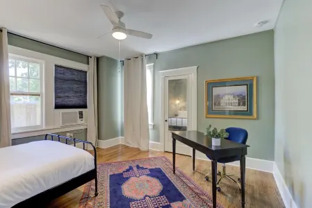 Serene and Stylish Classic Apartment in Midtown!