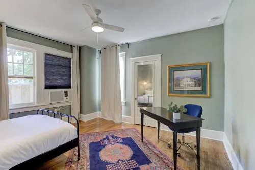 Serene and Stylish Classic Apartment in Midtown!