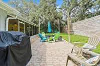Spacious Modern Madeira Beach Home 4B - 2BA 케네스 애덤스 공원 주변 호텔