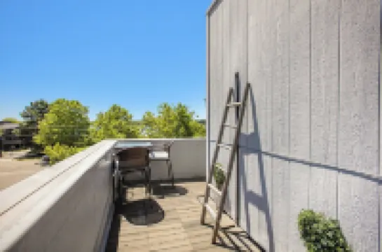 The Urban Coastal : Downtown Saugatuck - Cozy Condo with Lakeside Views