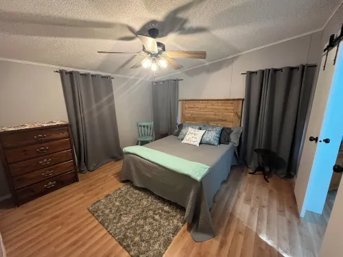 Magician Lake Retreat!  Renovated and a Block Away from Magician Lake!