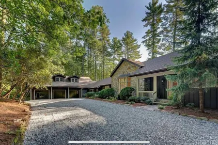 Newly renovated mountain view home in High Hampton, minutes from Cashiers, NC