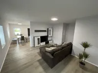 High-quality vacation apartment in a farmhouse - central location between city and nature Hotels in Freital