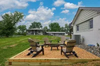 New! Sleeps 16! Across from Sight&Sound! Location!