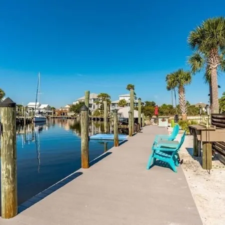 Beautiful Beach Home- 3 min walk to beach-Boat dock in back yard & private pool
