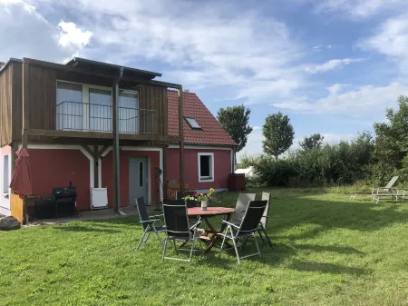 Schönes Ferienhaus mit Großem Garten, Weitem Blick und Viel Natur Отели в г. Цемиц