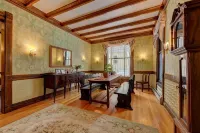 Spacious Victorian in N. Adams-walk to Mass MoCA Hotels in North Adams