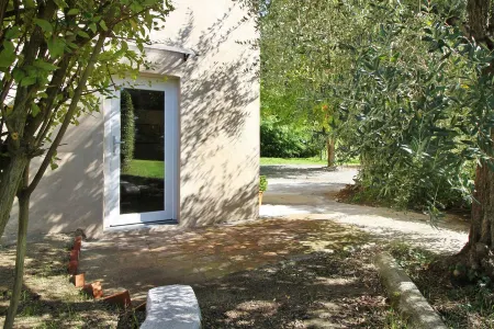 Lovely cottage in the park of a Renaissance Villa Отели рядом с достопримечательностью «Parrocchia Dei Ss. Maria Assunta e Jacopo Maggiore di Lammari»