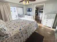 See our reviews! Beach front! Beach chairs & umbrella included March-Oct 31st