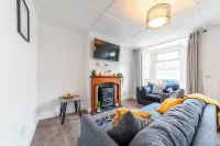 Lovely 2 Bed 2 Bath House in the heart of Sittingbourne. Hotel a Sittingbourne