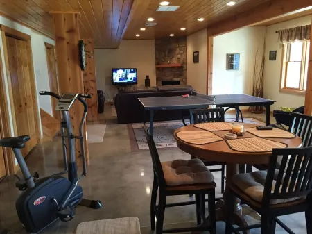 N Multi-Family Getaway at Raystown Lake in Central PA Отели в г. Хантингдон Каунти