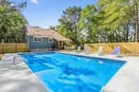 Cozy Home w/ Pool near Beaches Sleeps 8
