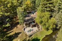 Hot Tub.  Trails, Trout, Turkeys and Morels. - Wifi