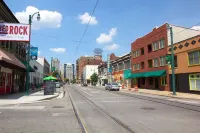 Beautiful 1BR downtown condo near EVERYTHING!