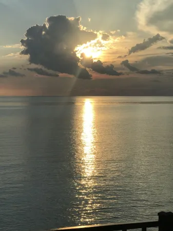 Lakefront Paradise  - Sleeps 6 - Only $400/Night