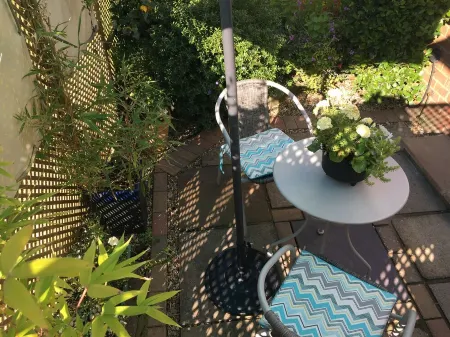 Beaches Studio is in a Fabulous Location with  Views to the Shingle Bank and Iow