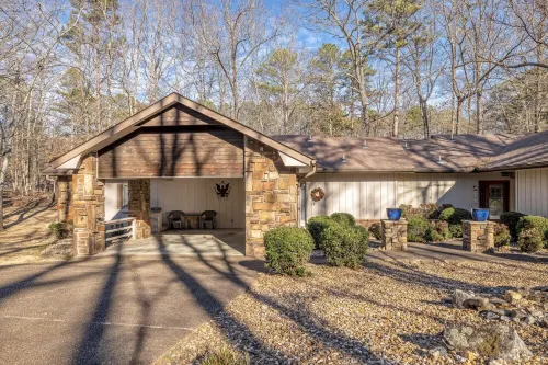 Golf Lover's Getaway! Cozy 2Br/2BA Townhome, Walk to DeSoto Golf Club! Hotels in Hot Springs Village