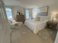 Island Paradise! Beautiful Elegant Tropical Home with Private Heated Pool! 키비스케인 호텔