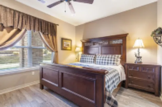 Luxurious Condo with unobstructed access to Table Rock Lake