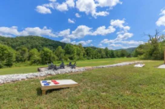 New Barndo/ATV Trailer Park/Outdoor Shower/HotTub