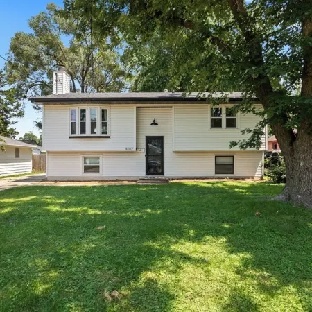 Stylish Split Foyer - The Sullivan 4 Bedrooms, 2 Bathrooms