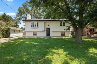 Stylish Split Foyer - The Sullivan 4 Bedrooms, 2 Bathrooms - Bungalows