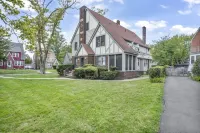 Charming 5Br Cleveland Heights Home, 7 Beds, 2.5 Baths, Family-Friendly