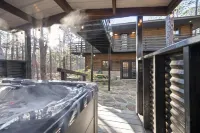 Jumbo 2Br in Hochatown•King Bed Ensuite•4700 Game Arcade•Parking•Hot Tub•Parking Hotels in McCurtain County