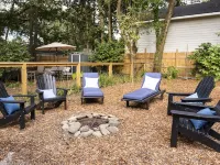The Bohemian Cottage + Butterfly Garden Hotels near Walmart Supercenter