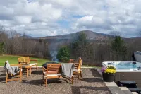Modern Home: Hot Tub, Mountain Views & EV Charger