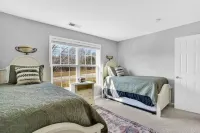 Peaceful Cottage Minutes from Lake Access