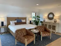 6 bed 3 bath house surrounded by 9 acres of vines w/pool, jacuzzi, & fire pit. Hotels in der Nähe von PARK STREET GALLERY