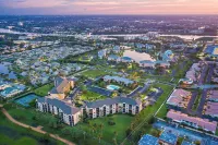 Jupiter Bay Resort Condo, steps to the beach! Comfortably sleeps family of 4! Hotels near The Loxahatchee River Center