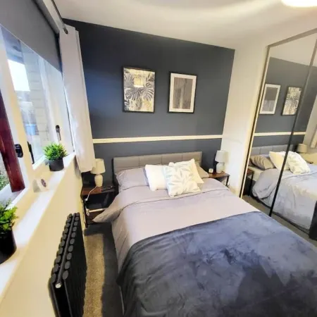 Stylish Home in Linlithgow | Near Edinburgh Airport | Free Parking | Free WiFi