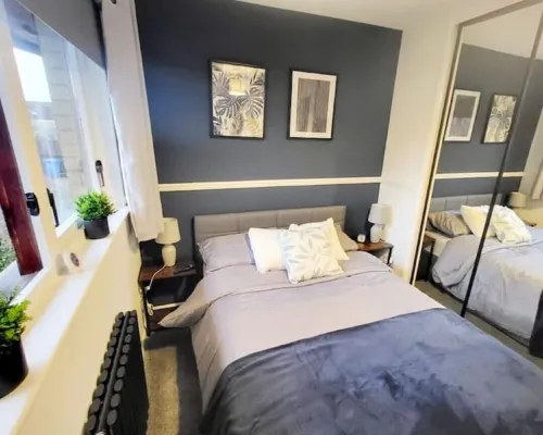 Stylish Home in Linlithgow | Near Edinburgh Airport | Free Parking | Free WiFi Hotels in Linlithgow