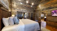 Romantic Cabin with Hot Tub, Outdoor Fireplace & Soaking Tub - Romantisk