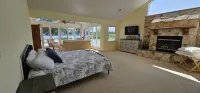 Warwick Farms Waterfront Retreat! Solitude and relaxation on the Warwick River Hotels in 