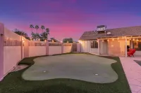 KIDS LOVE ME!  Neon 5 Waterfall Heated Pool, HOT TUB, Putting Greens & Fire Pit Hotels in Ahwatukee Foothills