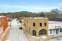 Walk to Stone Mountain Park! Historic Loft in Downtown Stone Mountain Hotels in Stone Mountain