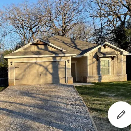 Newly built home . Minutes from Canton !