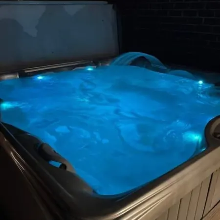 Hilltop Hideaway w/ Hot Tub Close to Nashville